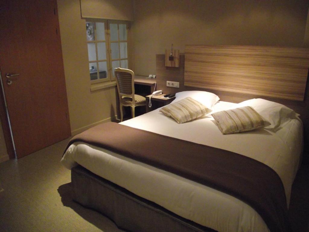 Hostellerie Au Cygne Wissembourg Ruang foto