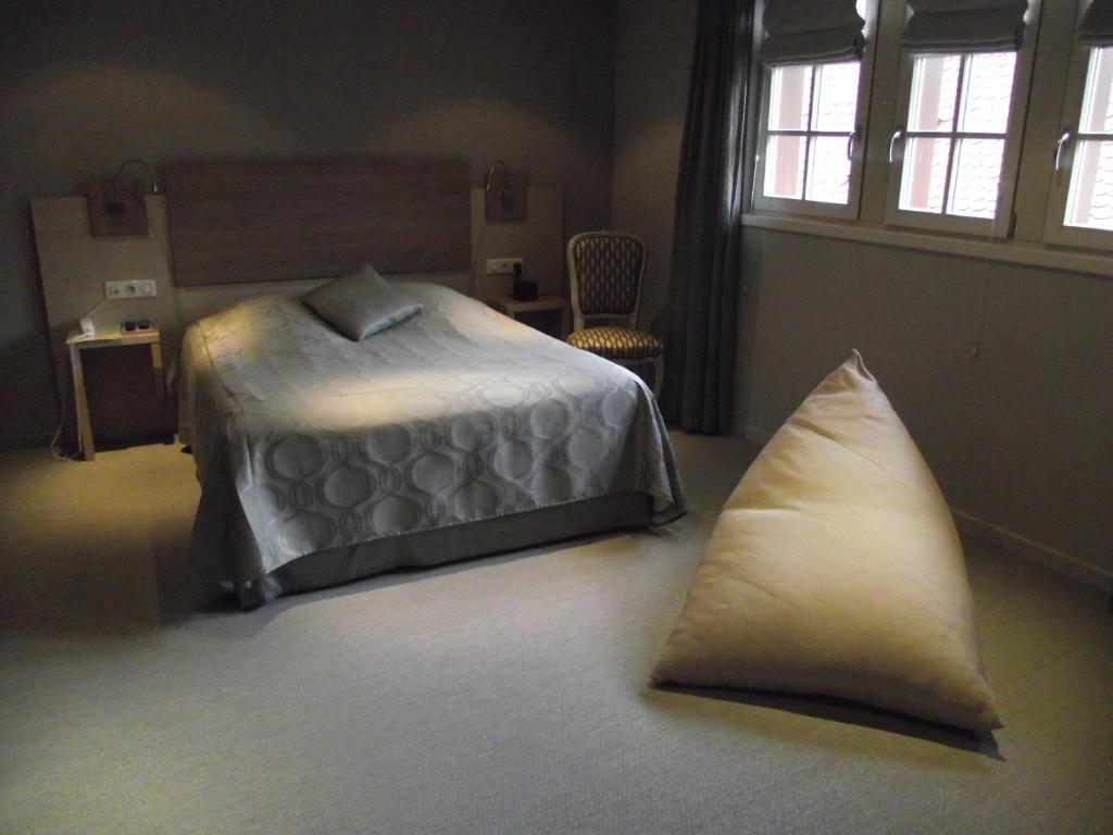 Hostellerie Au Cygne Wissembourg Ruang foto