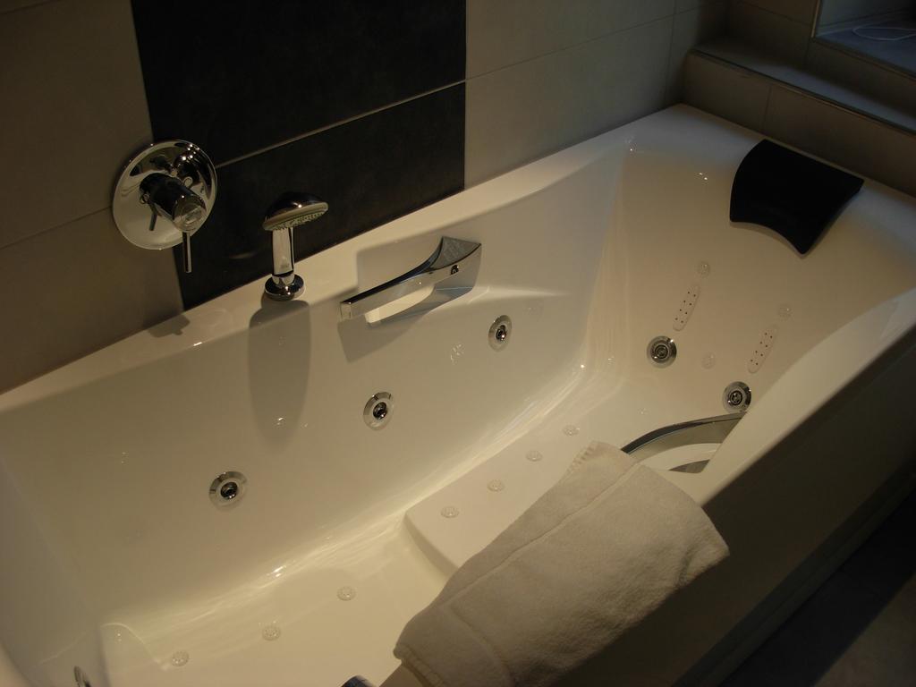 Hostellerie Au Cygne Wissembourg Bagian luar foto