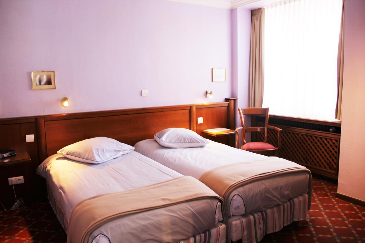 Hostellerie Au Cygne Wissembourg Bagian luar foto